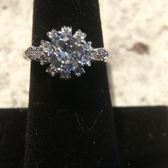 1.20 CT Moissanite .925 adjustable ring - Picture 3 of 3